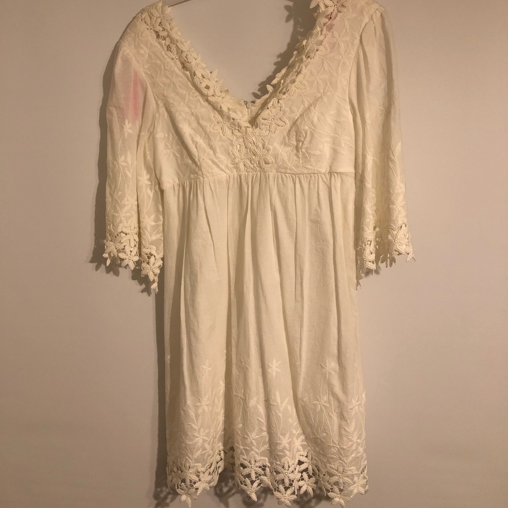 Betsey Johnson v neck short cream color dress